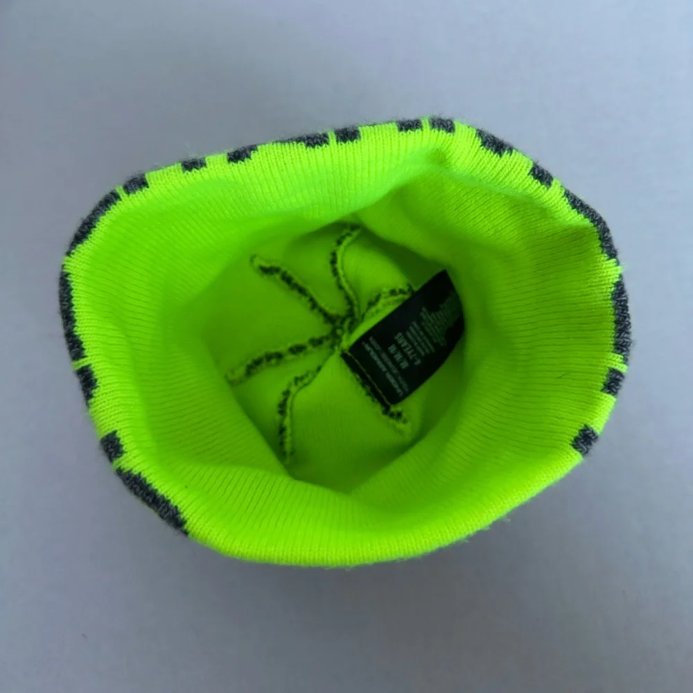 Under Armour Winter Boys Hat Sz M (4/7) NWOT Black Grey Neon Green